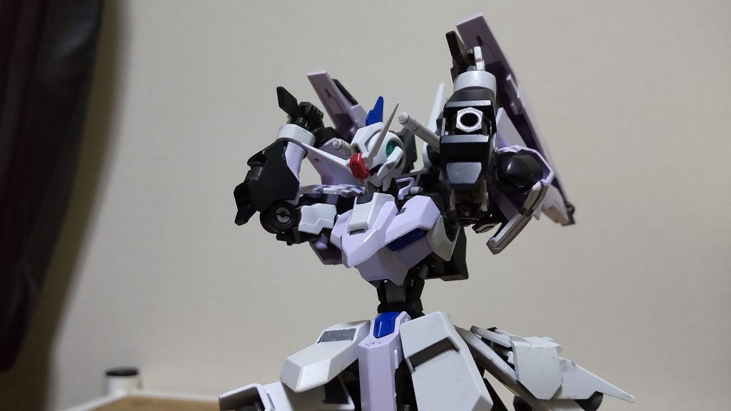 バックパックにはマルコシアスのサイドバインダーを移植ボールデンアームズ使えば簡単に3mm軸になるのでオススメです