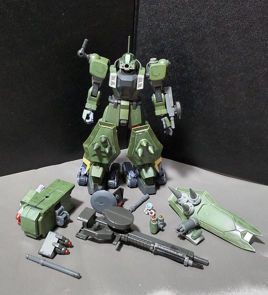 左腕の武器以外はスコープを含めて、全部脱着可能です。では、この機体の武装を紹介します。