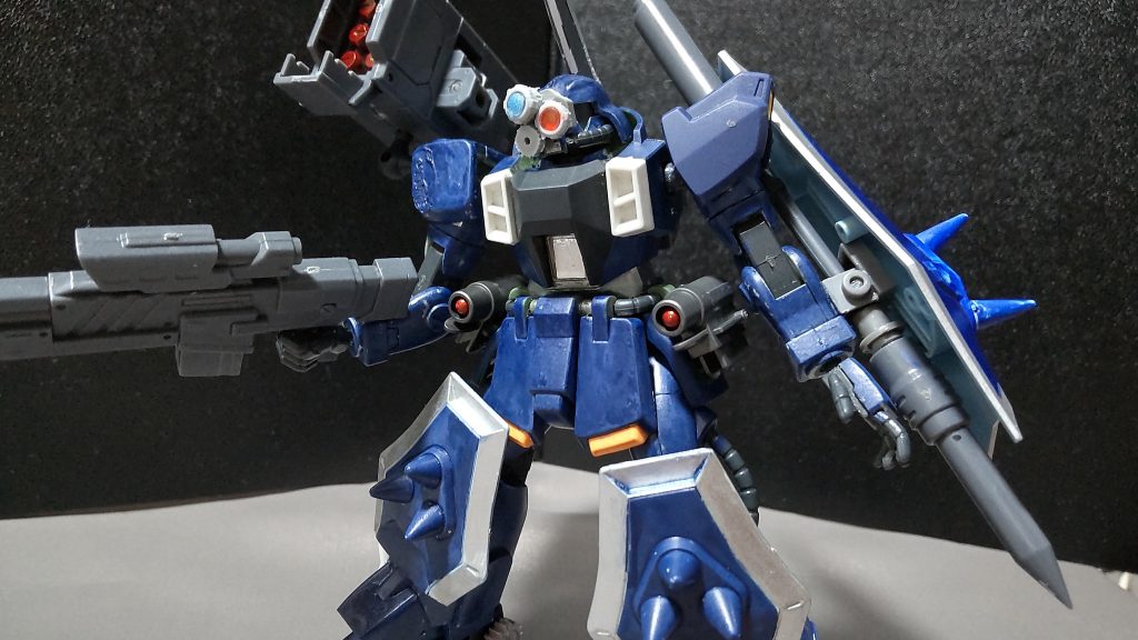 ・対戦車ミサイル・ランチャー両腰に装着されているミサイルを発射する。対戦車とは言っているが、MS相手にでも十分通用する威力はある。