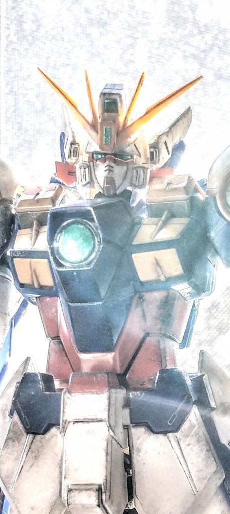 まずは素直な写真を載せるべきなんでしょうが、私にとって奇跡とも言える一枚が撮れたので先に掲載しました。縮尺はやや拡大していますが、光の中、まるで絵のように見え、改めてガンプラ作って良かった!と感動しました。ガンプラっていろんな可能性を秘めてますよね。