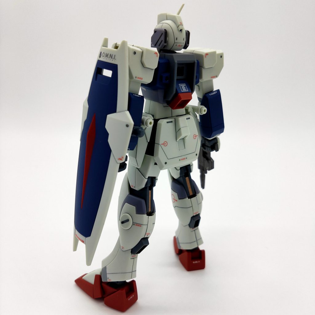 パネルラインを追加し、スミ入れ、部分塗装、水性転写デカールを貼って仕上げにつや消しトップコートを吹いています。