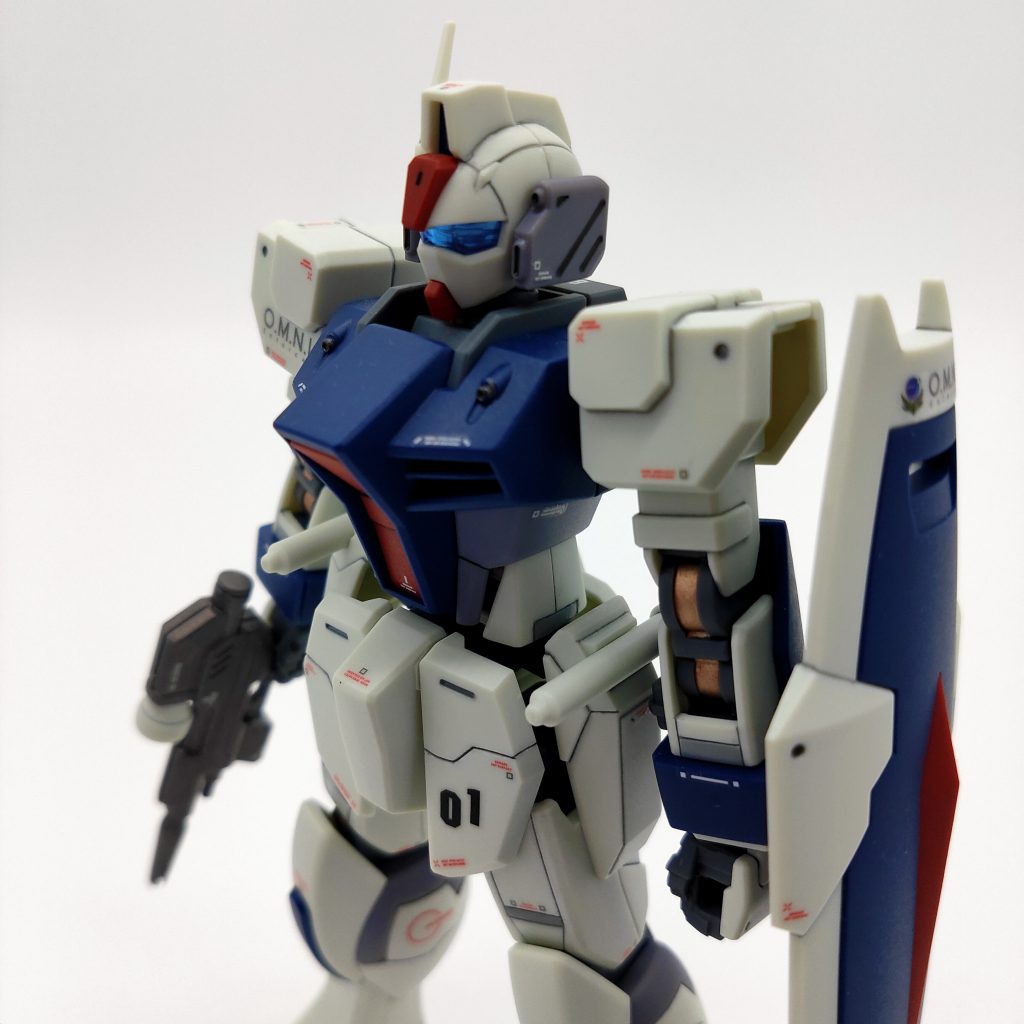 目元をガンダムマーカーのEXシャインシルバーで塗りました。このひと手間でメカニカルな部分が際立っていい感じ♪