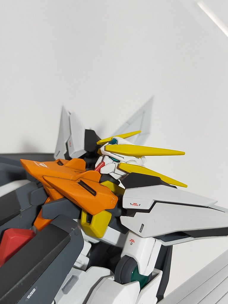 あえて、バイザーなしで組んでいます。ガンダムなので やはりツインアイがハッキリ見たいです。