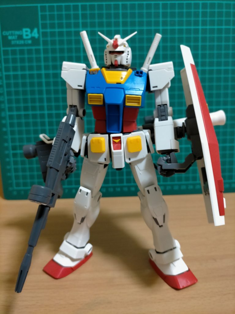 最後に見慣れたこの姿！いつもBANDAI驚異の技術力により、時代の変わり目に新しい技術を盛り込まれてきた【おっちゃん】　個人的には複数ある中でも好きなプロポーションです。写真だと分かりづらいですが、シンプルな機体ながら各装甲にディテールも多いので素組でも見応え抜群でした。譲って頂いた先輩に感謝です(｀･ω･´)ゞ5+1/2021