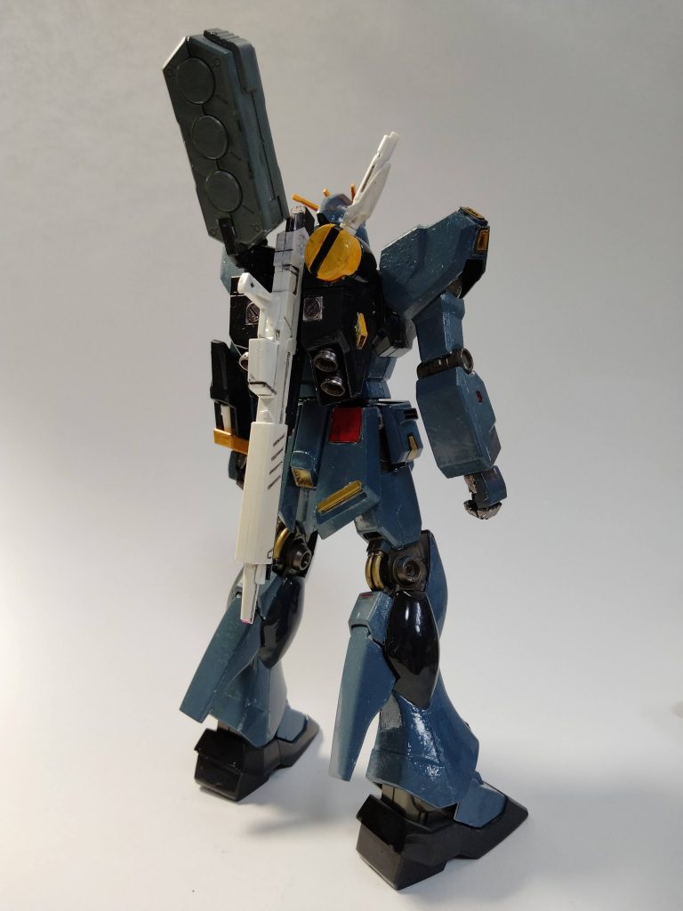 本体にはパテでスラスターを所々追加しました。