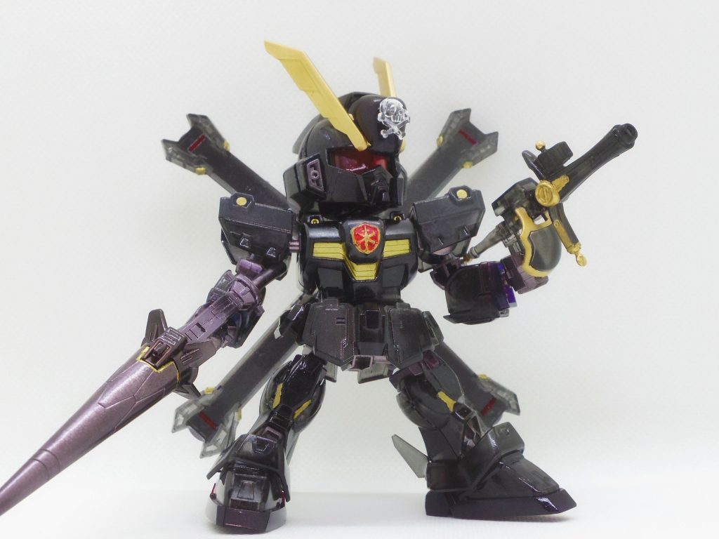 目には、本来シールを貼るべきなんでしょうけど、元々のパーツのクリアレッドを活かす為に、貼っていません。