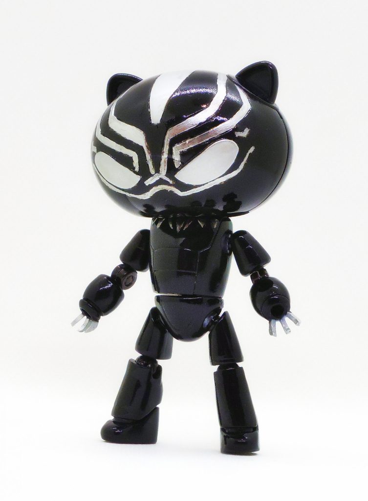 正面素立ち首元の飾りは、パテを盛り付けました。塗装は、プリズムブルーブラックです(わかりにくいですが……)