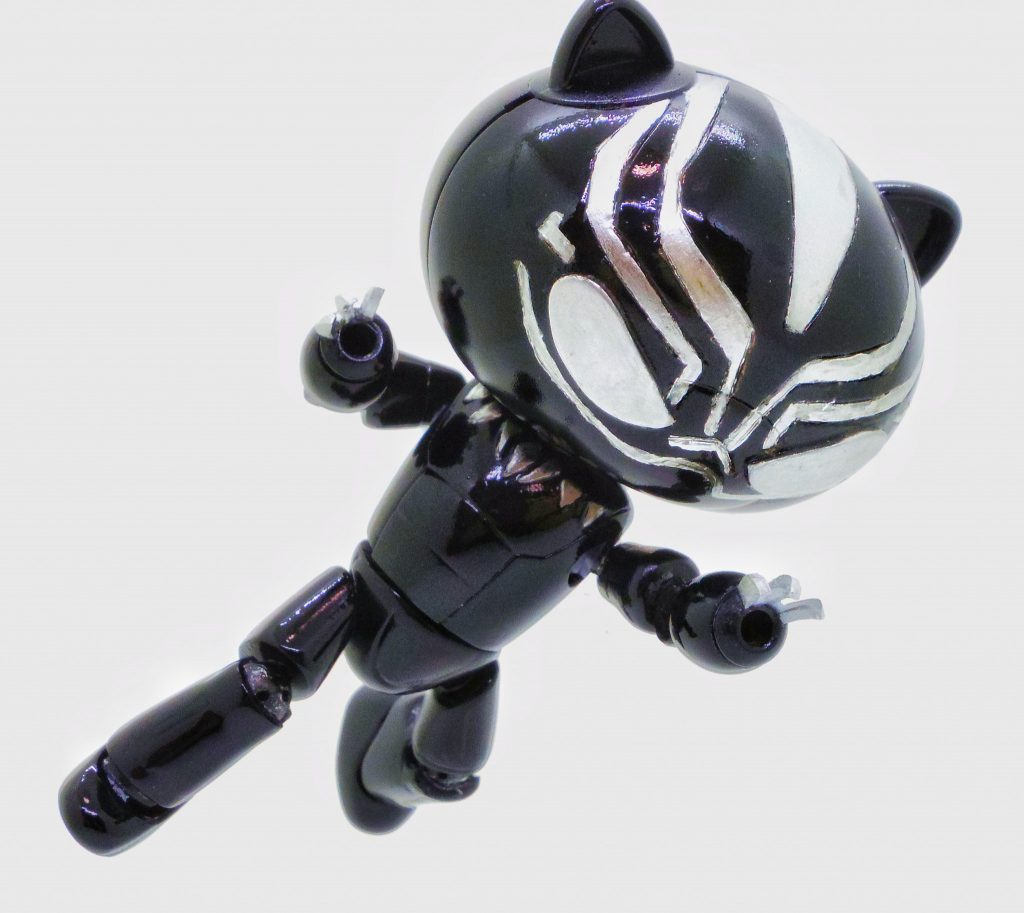 飛び掛かるアクションも可能です。