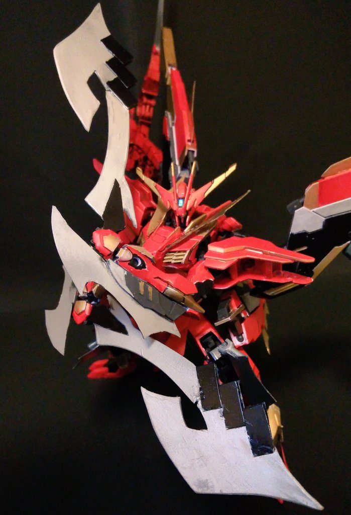 武器は二振りのマチェット....というか斧？一般的な手斧を参考にしつつも、流線形を意識してみました。