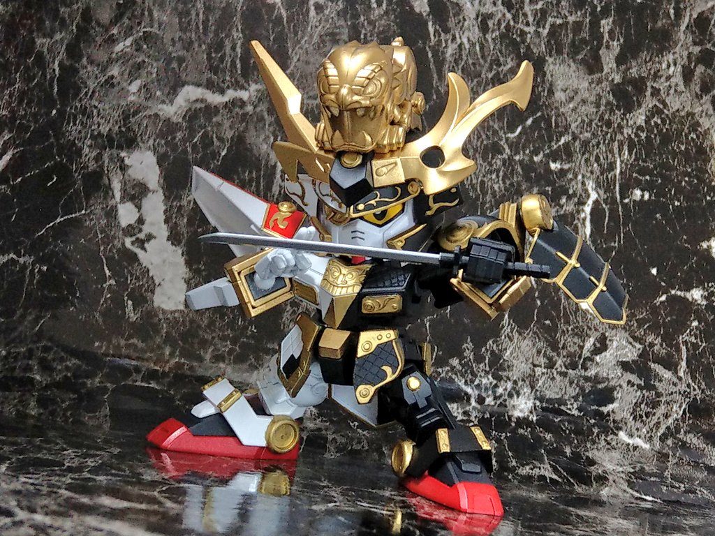 フロントアーマー動くようにしたけど、可動が追いついてないのであまり意味がなかったり。