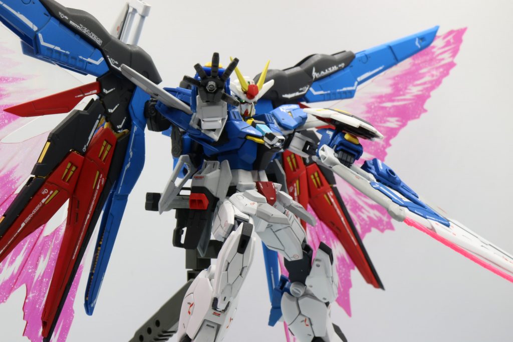 デスティニーの象徴的な武器といえば、やはりパルマフィオキーナではないでしょうか。手からビームとか最高やん…カッチョイイよ!