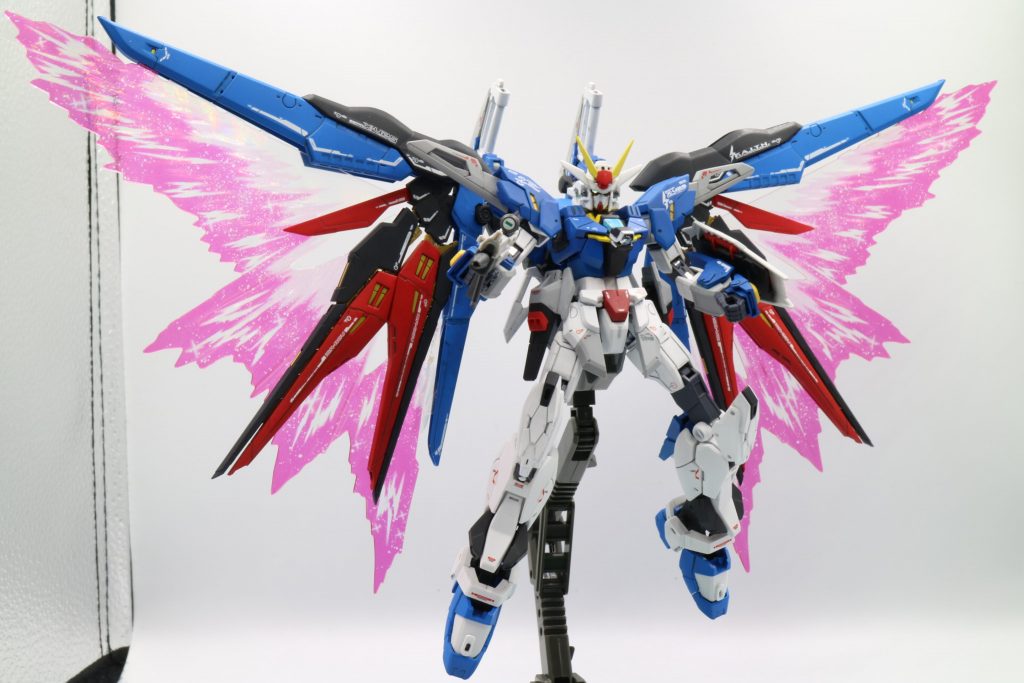 アピールショット。遠目にはほぼデスティニーに見える。。翼エフェクトきれい~。