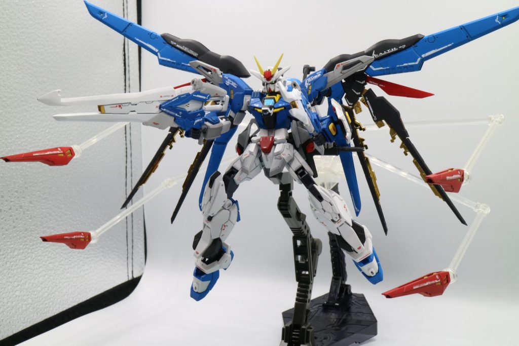 本機におけるフルバースト形態。翼が大きい機体はフルバーストのポーズが映えるなぁと思います(*´ω`*)格闘寄り万能機としては十分な火力!