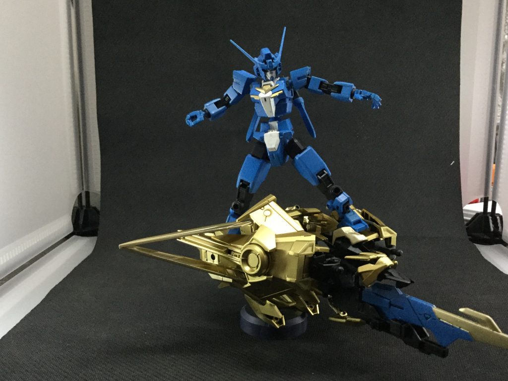 アーマーはサブフライトシステムの機能も有しており、コアガンダムの窮地に颯爽と駆け付けます。