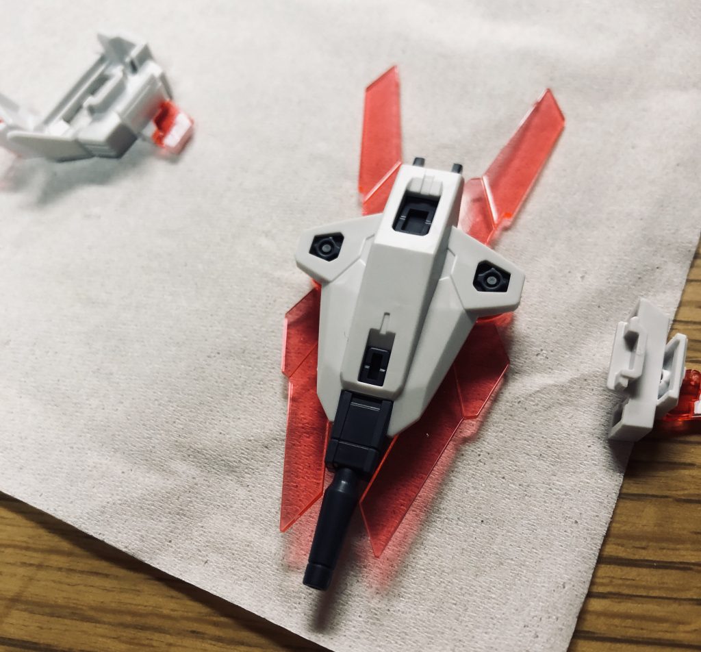 新型シールドファンネルはなんとなく手元のパーツを組み合わせてたら接着剤なしの段階でも驚くほどぴしっとハマったので、この形を基本に。ジュピターヴのビットがいい味出してくれました。