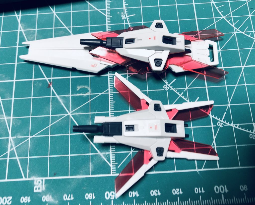 シールドファンネル×2。個人的にとても好みのデザインに仕上がったので、また別作品でも使いたいなぁとか。でもこれ増産しようとするとジュピターヴ+ユニコーン+ナラティブCの3キット必要になるんですよね……。