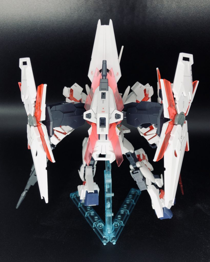 タワーシールドファンネル「カヤワンカ」左腕に装着する大型シールド複合武装。ビームガンが装着されている他、もともとのユニコーンガンダムのシールドと同じくIフィールド発生装置が備えられており対物理、対ビーム兵器において高い防御力を誇る。バックパックに装着することで増設ブースターとしても使用可能。