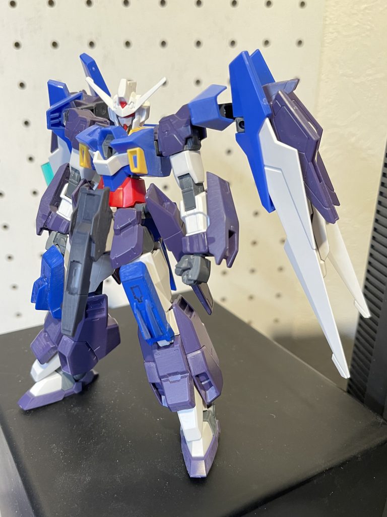 リサイクルショップでみつけたEx-Sのジャンクパーツも形そのままに使っています。インコム部を貫通させてTRYAGEのファンネル部を接続しています。