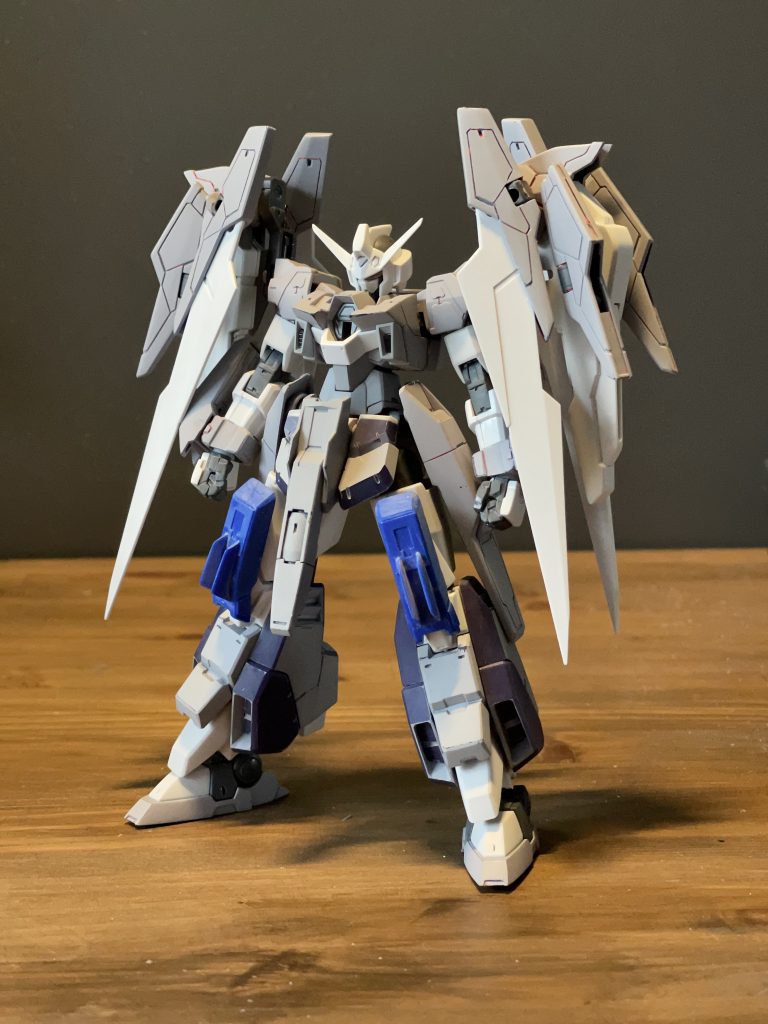 ちなみに関節などのグレーとホワイト(胸部上面/フロントスカート以外)は成形色フィニッシュです