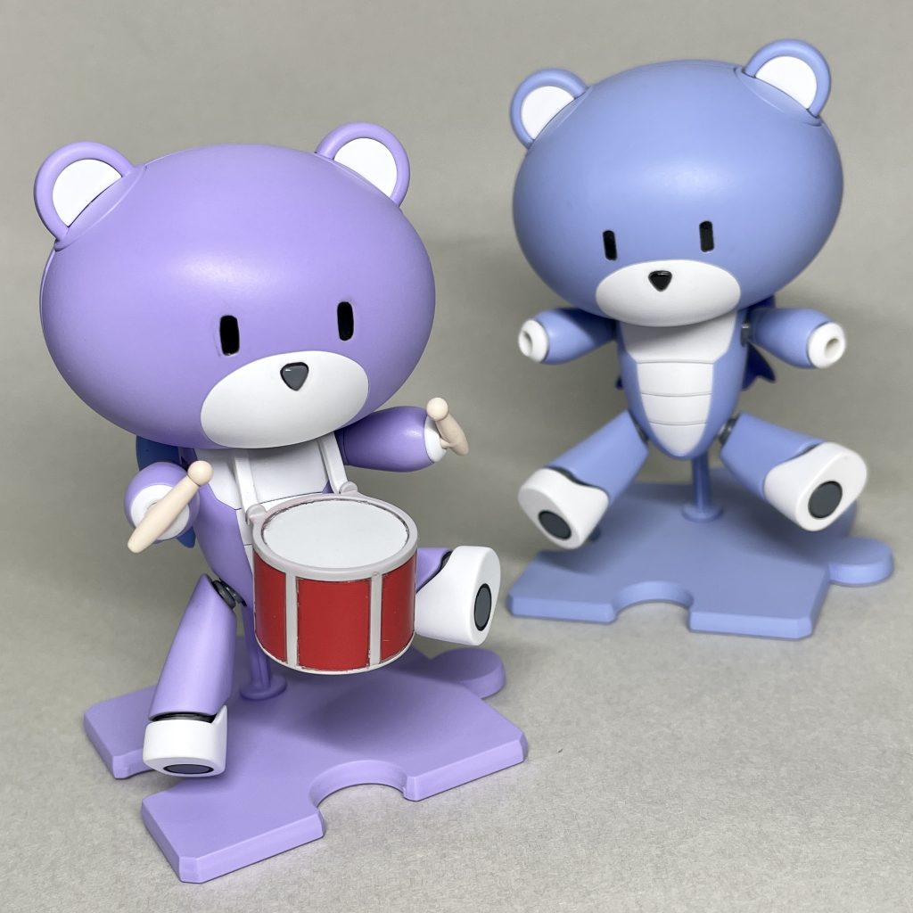 今回塗装した プチッガイ BFTアイランドウォーズ仕様と、以前塗装したものを並べてみました。 前回の方がイメージに近いという残念な結果に今回のは、むしろアヤメのイメージカラーに近くなってしまった気がします。