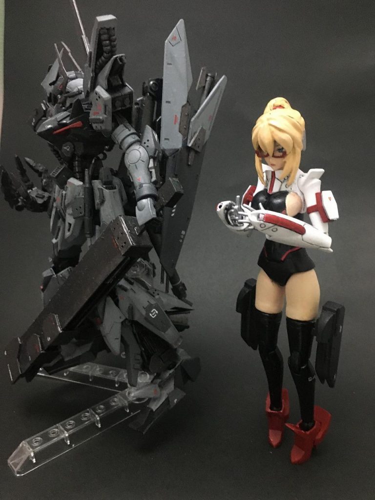 ちなみに、元々キットに付属していたアクションベースは、怖そうな人にとられちゃいました…。