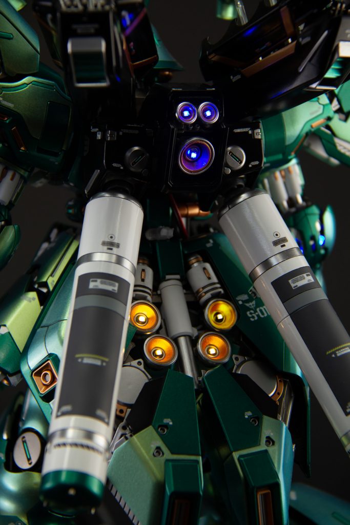 MG Sazabi with LEDs–9枚目/制作者：TS Workshop