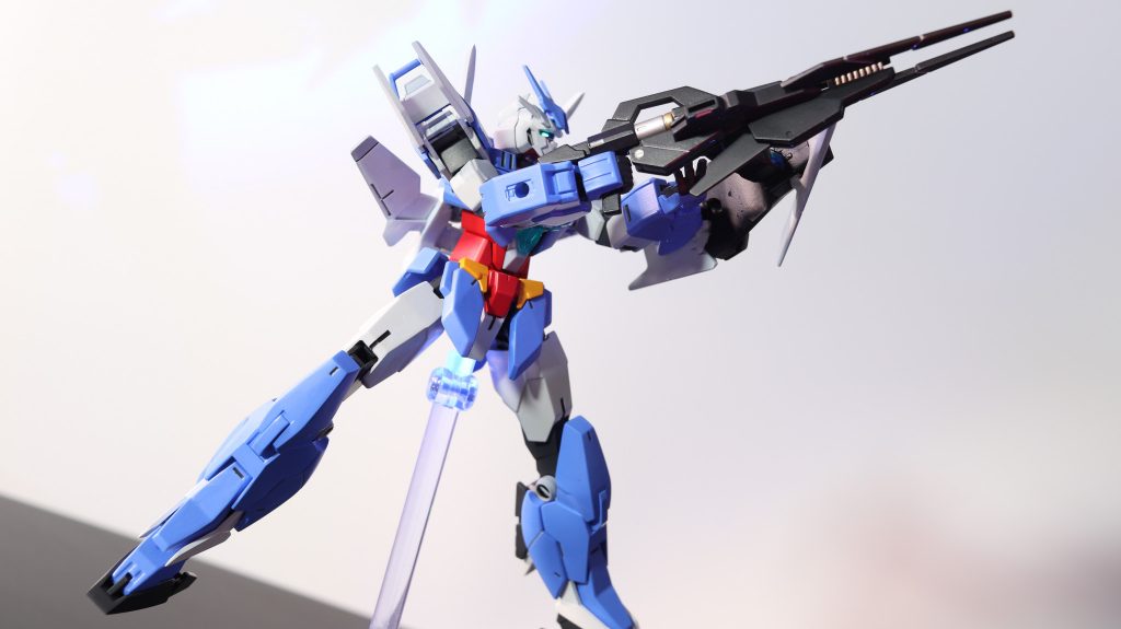 狙い撃つアースリィガンダムやはりギミックも素晴らしい所ですね!ちなみに盾の裏側などは肉抜きを埋めてます!