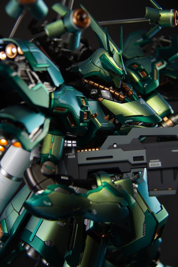 MG Sazabi with LEDs–3枚目/制作者：TS Workshop
