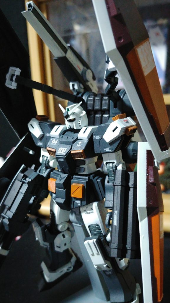 肩、太腿ともにスラスターが多すぎで好みじゃない為、スタイルよく必要かなってとこのみ取付！