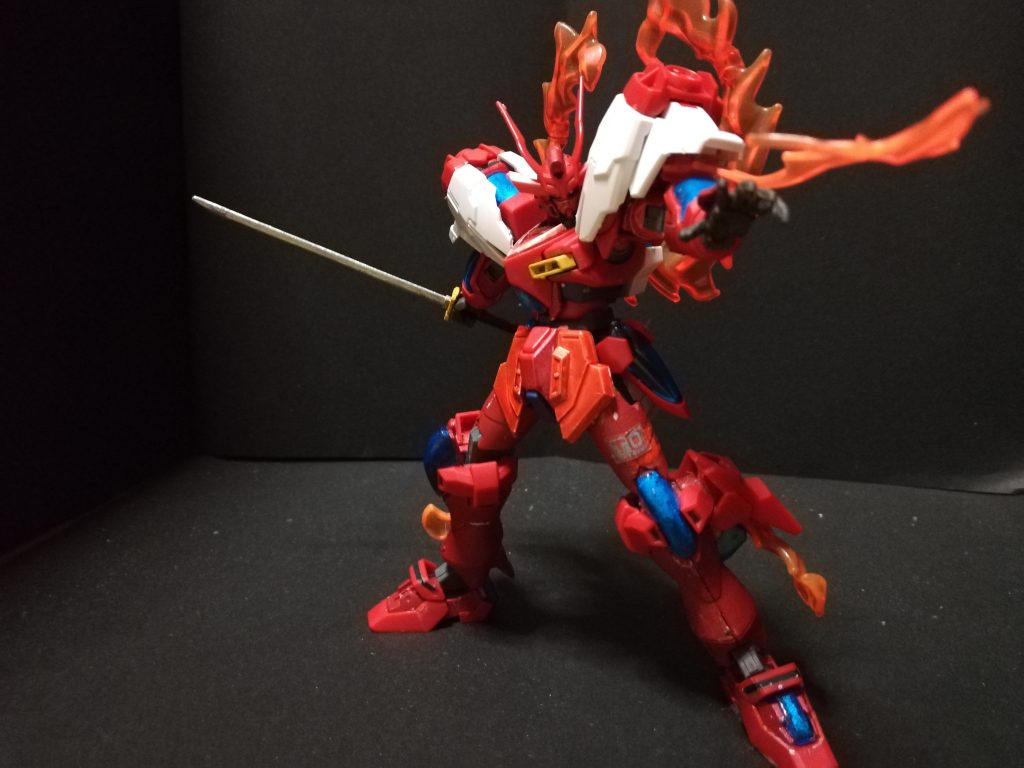 3段階目です肩にはパーツを追加、アンテナをビルドストライクから戦国アストレイに変えました。