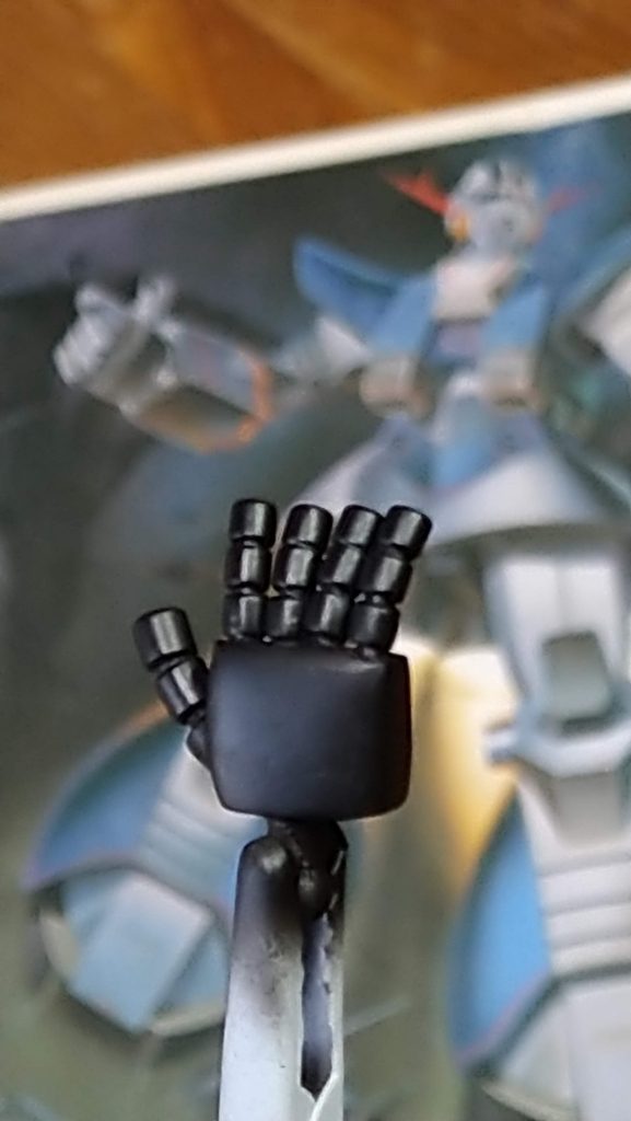 指はコトブキヤのモビルパイプを使用