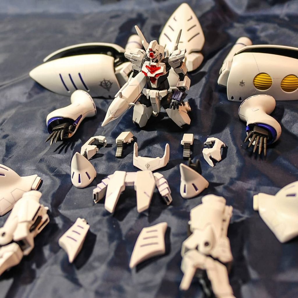 キュベレイアーマー構成になります。従来のアーマーより点数が増えています。胸部や脚部バーニア、フンドシ等の固定にネオジム磁石を使用しました。