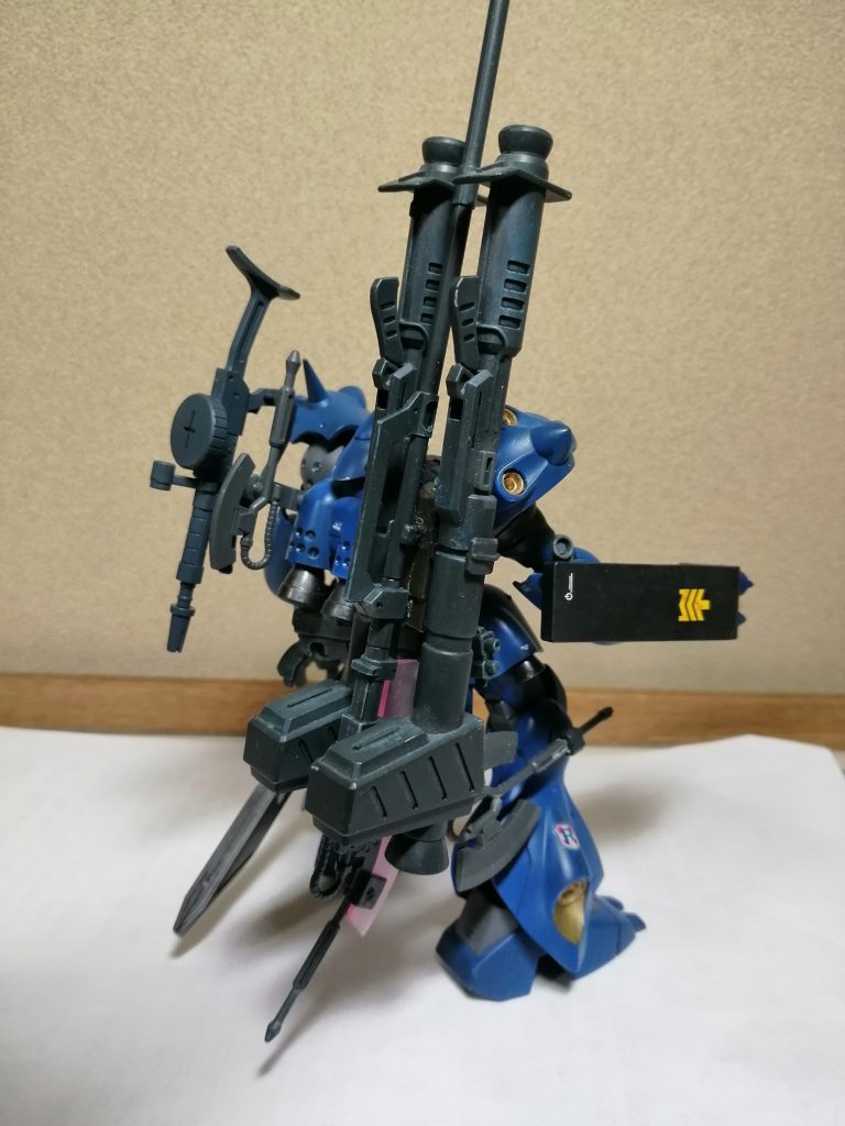 背中はいつ見てもかっこいいようにしています武装はこれでもかって付けたのですがなんかまだ物足りなさを感じます(これ以上増やしたらケンプファーのスピードが生かせないような、、、)