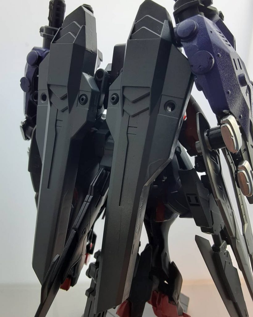 先程も紹介した巨大ブースターユニットです。本来ならば遠距離武装として使われていたはずですがこの機体のコンセプトに合わないということでブースターユニットに転換しました。