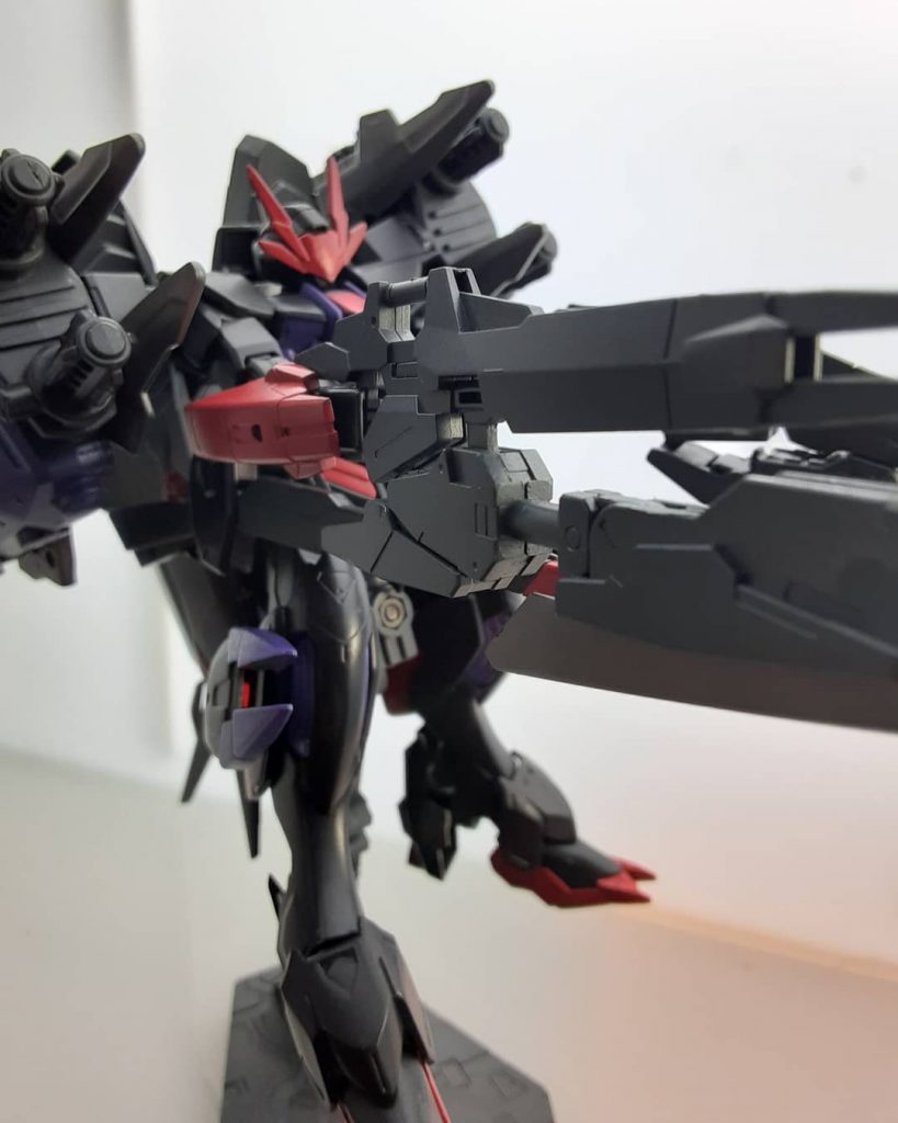 本機のもうひとつの必殺技である「ゼノ・ブラスト」です。2連衝撃砲に加え、ビームライフル2丁による中距離射撃が可能です。それによって敵にダメージを与え、インファイトに持ち込めるように有利を取りたいという時に使います。