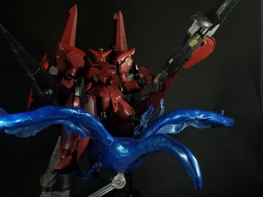 全体的にはこんな感じで青い鳥に乗っている形になってます。構図のベースは聖獣クアドルンに乗って戦っているシーンで、クアドルンを(ユニコーン終盤で出てきた)シャアの生霊に置き換えている感じです。