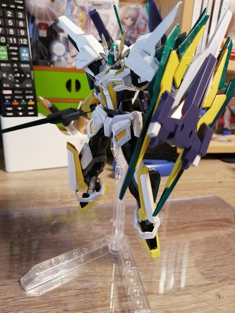 その後シールドにも追加装甲としてage2マグナムのリアスカートを取り付け