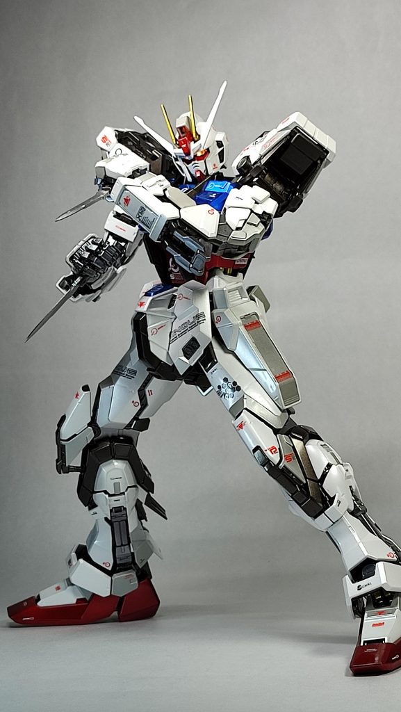 お気に入りの一枚チタニウムフィニッシュは写真では伝わりにくいですが腰部まわりの光の反射がいい感じに表現できてると思います