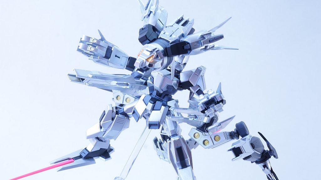 ドラゴン風にしたかったので、羽っぽくしましたが、全部武器。GNドライブついてるからきっとそれで飛べるんでしょう。たぶんw