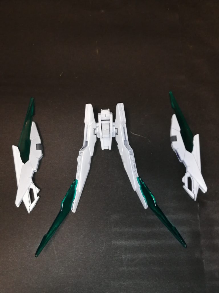 ｆファンネルとラック用のバックパックを塗装