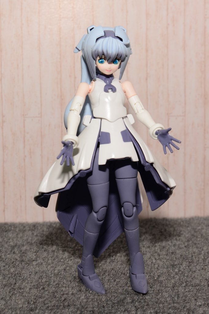 塗装は髪の毛だけです。毛先にボディ指定のパープルをいれてみました。