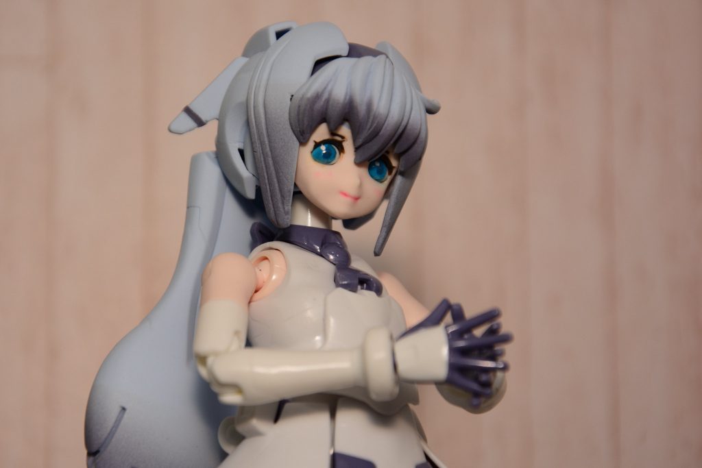 シールを使わないマイルールのもと、アイペイント。白のハイライト、もう少しいれてあげればよかったかな。。。