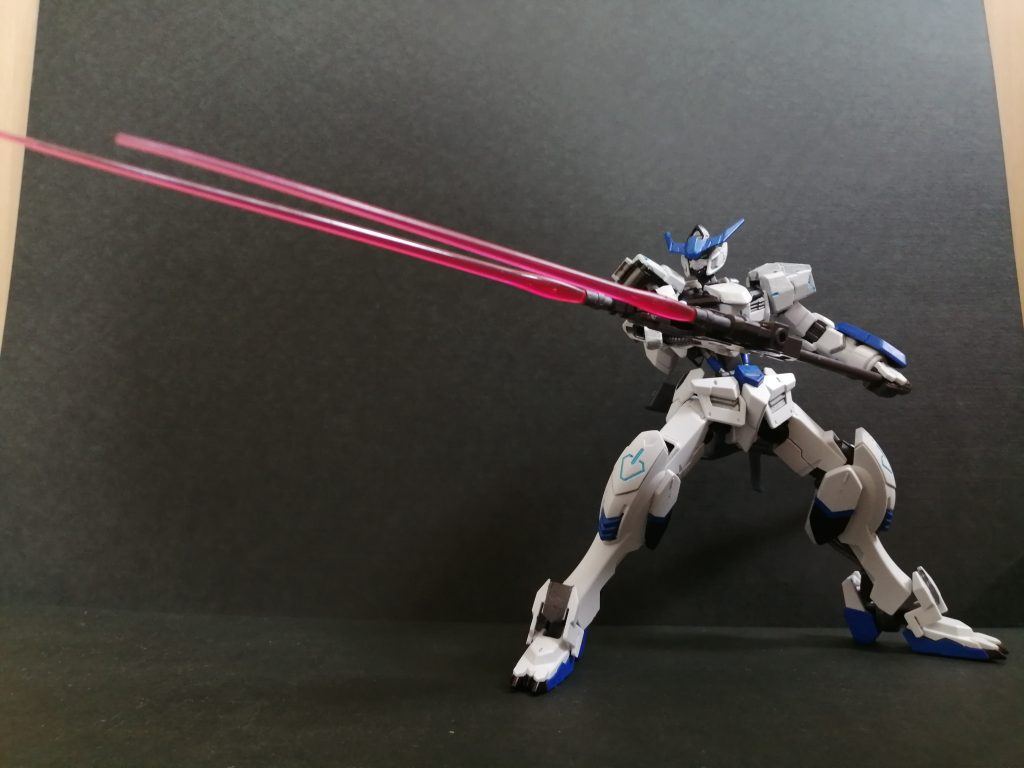 背景からはみ出るリーチの長さ