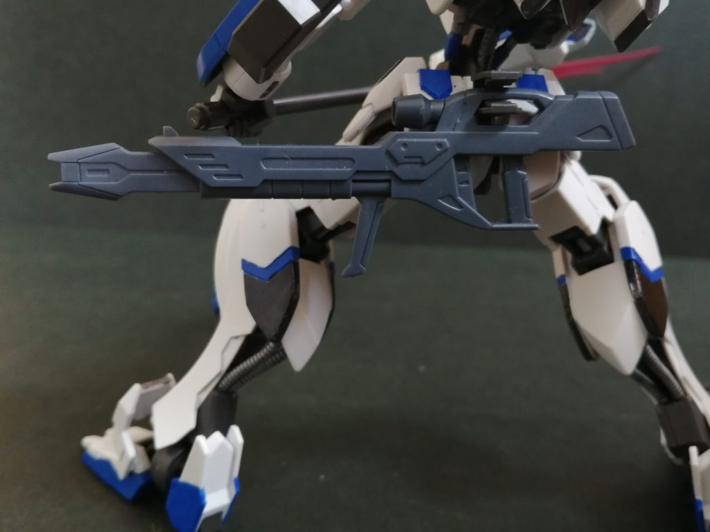 ライフルは無改造で腰にマウント可能ただしかなり飛び出る