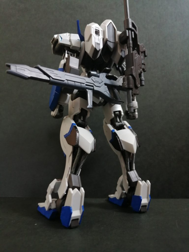 フル装備で後ろから