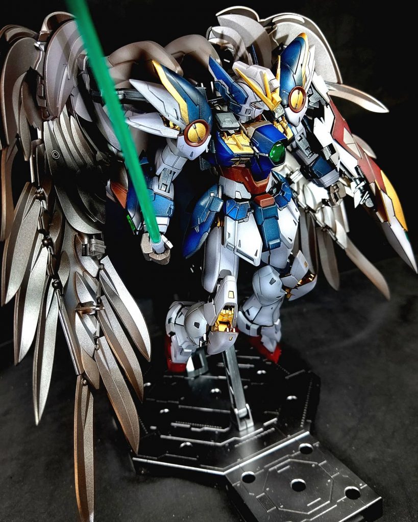 舞い降りた英雄(ヒイロ)–4枚目/制作者：やっすおう