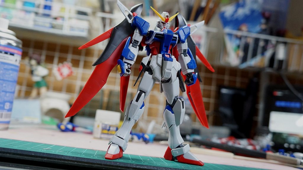 頭、腕、腰、武器はRG。胴体、足、バックパックはHGといった具合です。