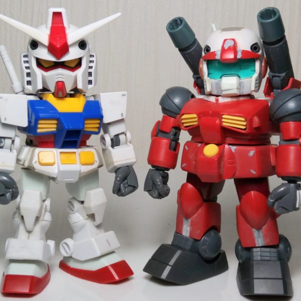 SDCSガンキャノン進捗ガンダムに合わせ、CSフレームを加工してHGUCリバイブの太腿外装を被せました。やはりガンキャノンは太い脚が似合うね♪同じフォーマットで制作しているので、ご覧の通りガンダムと並べても違和感はありません。（2枚目）