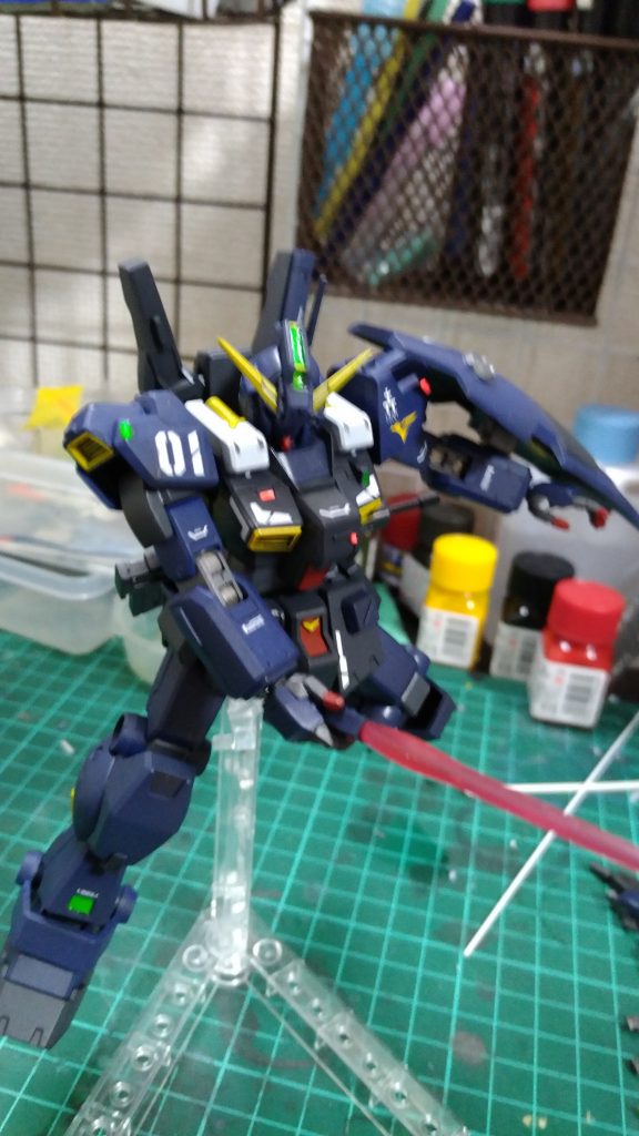 ビームサーベルの抜刀次は、サーベルを曲げることに挑戦してみよう‼️