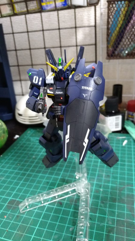 ジムライフル構えジムライフル構えはゲームでよくある盾を構えつつの量産機打ち(勝手に命名) 